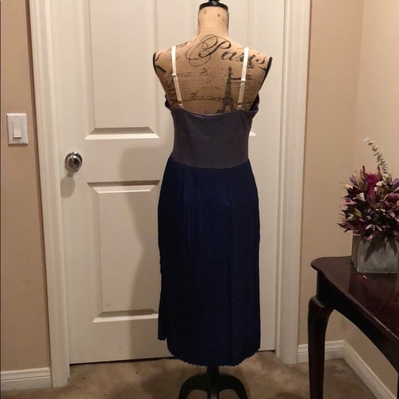 Grey and blue pleated Dress - Picture 5 of 8